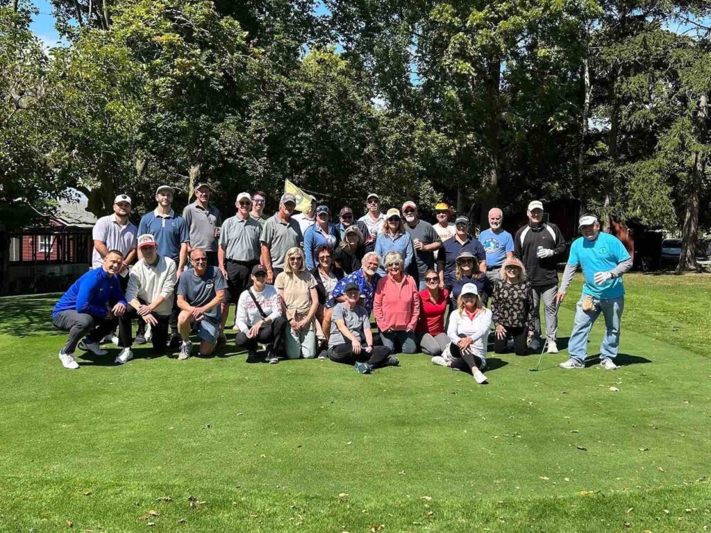A big group of Cleveland Fagowees meet up for a golf tournament