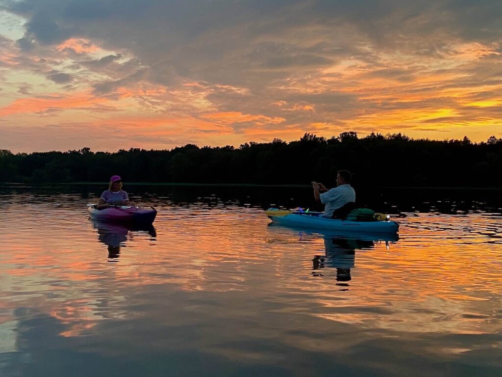 A beautiful sunset kayak for Cleveland Fagowees members
